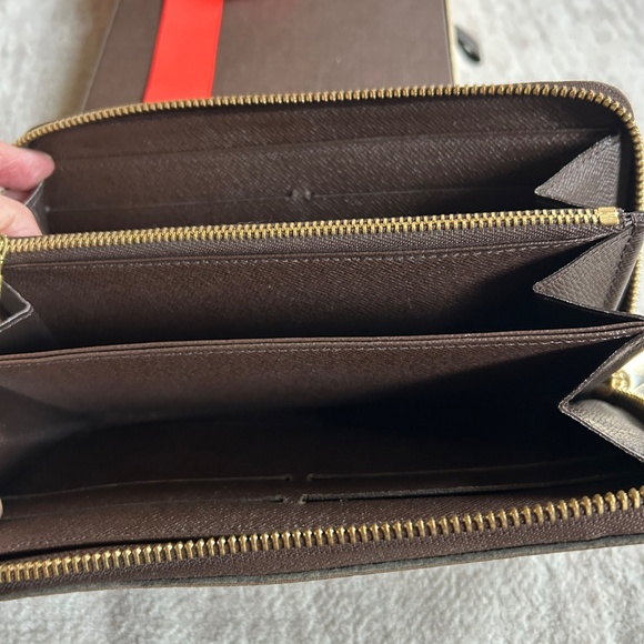 100% Authentic Louis Vuitton Zippy Wallet Damier Ebene - Picture 6 of 9